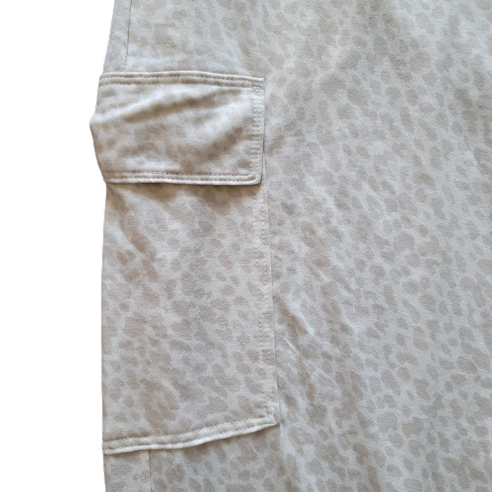 Leggings activos Old Navy para mujer 3X Plus beige estampado animal jogger tiro medio  Foto 4 de 4