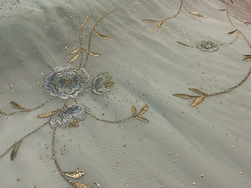 £4.99 Double Scalloped Embroidery Chiffon with Gold Dew Drop Dress Fabric M1681 - Picture 14 of 15