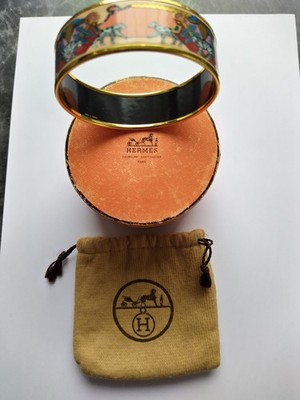 Hermes Armreifen getragen 7cm Durchmesser 2cm Breit Goldfarben