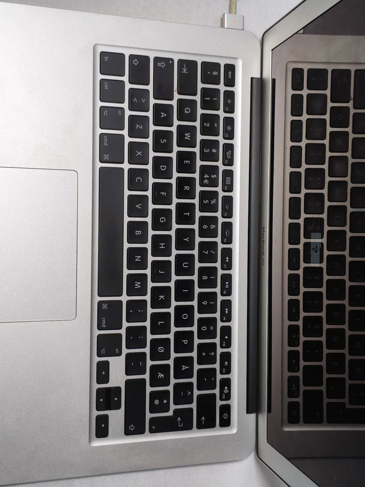 Apple MacBook Air 13" 2014 · i5 · 4GB · 251GB, photo 2 of 5