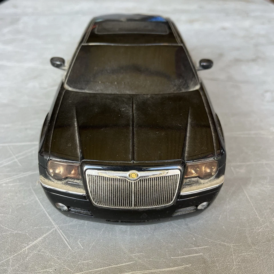 克莱斯勒 300C HEMI Jada Toys Dub City 1: 16 黑色 2005 转轮 — 第 3/4 张图片