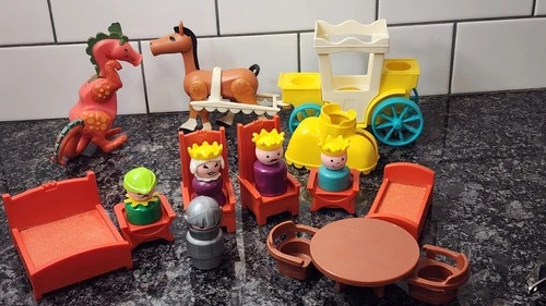 U PICK  VINTAGE FISHER PRICE CASTLE KING QUEEN DRAGON HORSE FURNITUREACCESSORIES