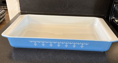 Pyrex Snowflake Garland Lasagna Casserole Baking Dish Blue 933 13.5x8.75x1.75