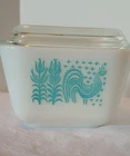 Pyrex Amish BUTTERPRINT Set of 2 501 Refrigerator Dishes with 1 Lid 1.5 Cups