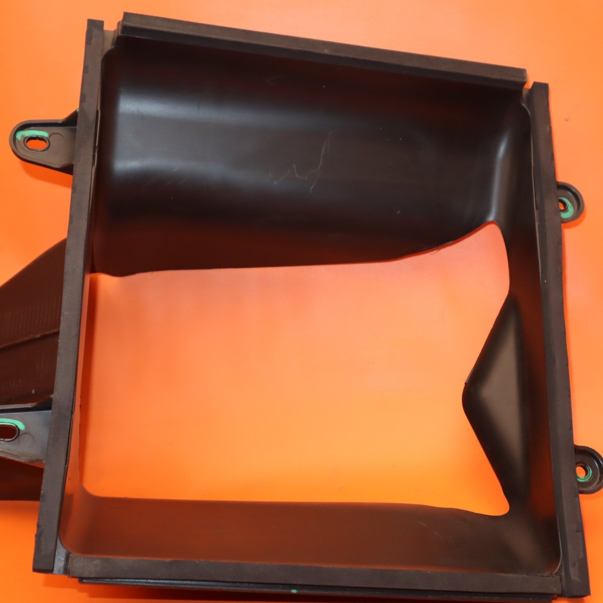 Maserati Ghibli 2015-2020 Right Air duct P/N 6700387
