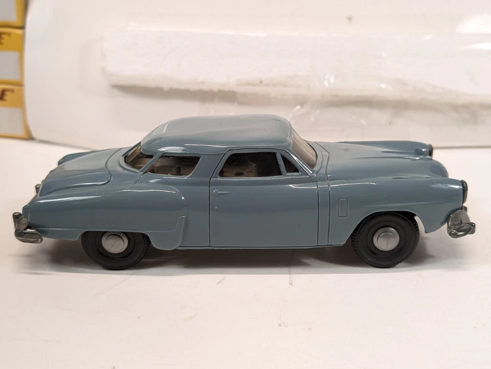 1952 Grey Studebaker 2 Door 1/24 Scale Toy Wind-up Dealers Promo Car NICE - Image 2 of 4