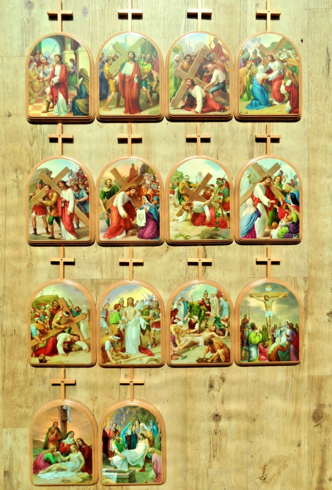 Kreuzweg-Bilder-Stationen auf holz Kruzifix