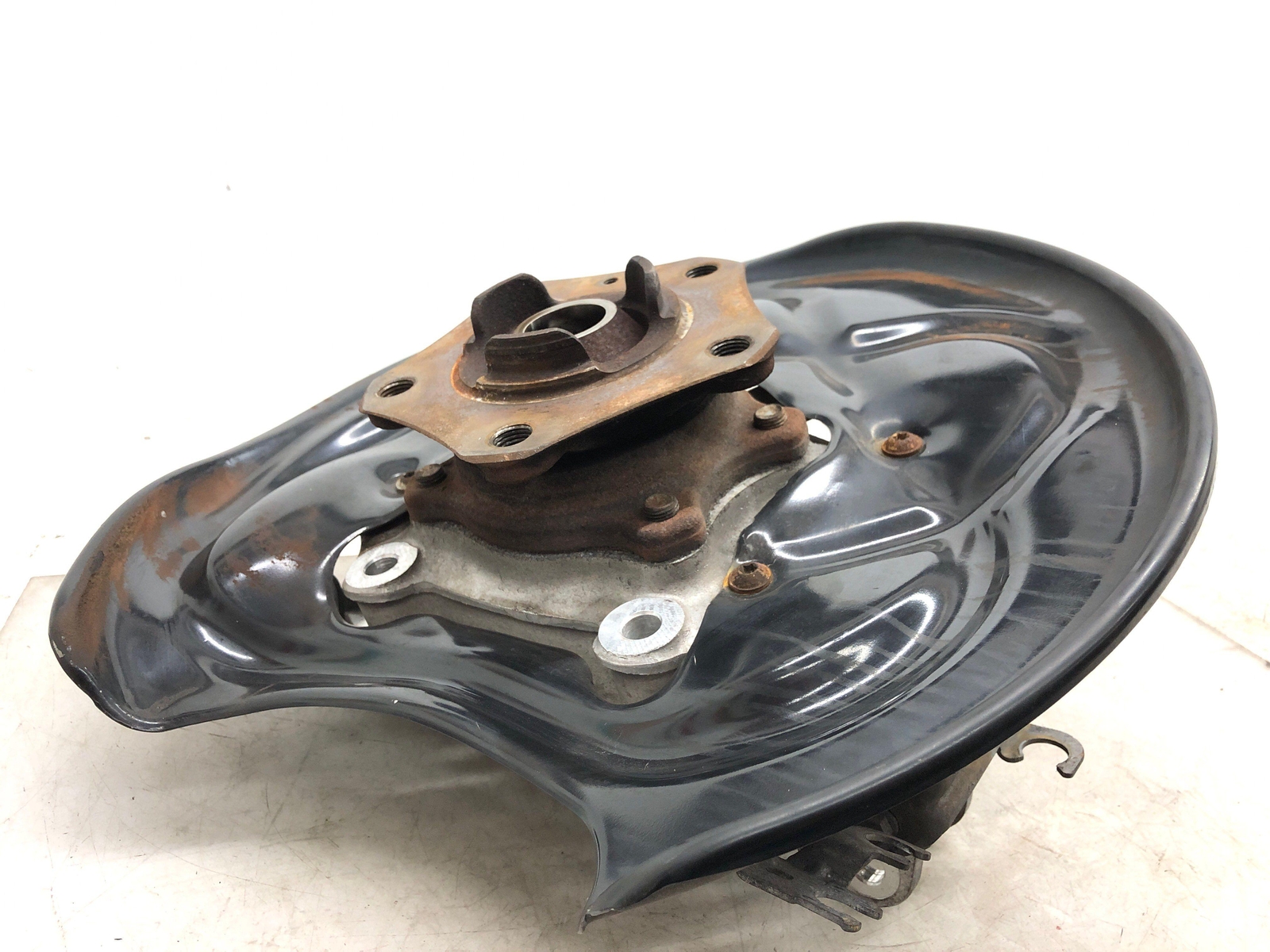 2016-2020 BENTLEY BENTAYGA RIGHT REAR SPINDLE KNUCKLE WHEEL BEARING HUB OEM 2019