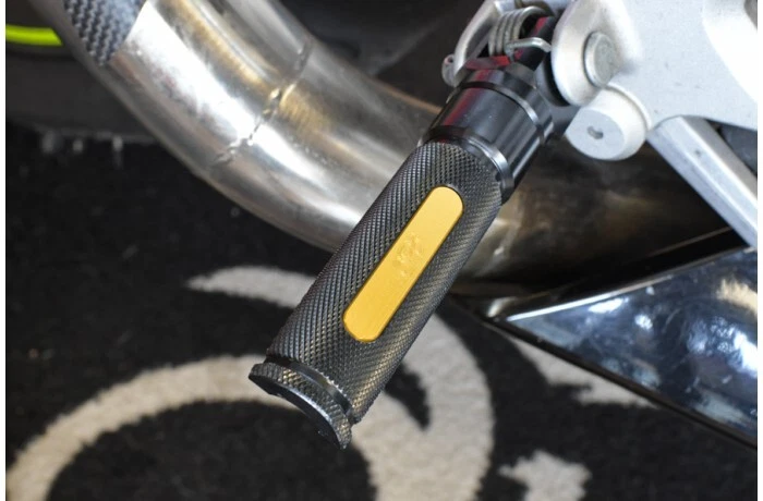 Paire Repose Pieds Avant Pilote Noir-Or 9cm Pour BUELL XB12Ss XB12 SS 2002-08 - Photo 3/4