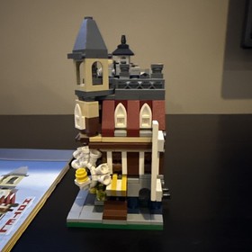 Lego Promotional Mini Modular&rsquo;s VIP 10230 Complete With Instructions