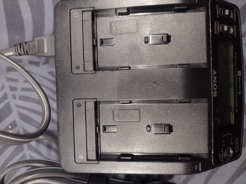 Sony AC-VQ1051D Netzteil Doppelladegerät für L-Serie NP-F Akkus - Bild 3 von 6