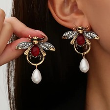 2pcs Retro Elegant Hypoallergenic Bee Pendant Earrings Accessories Suitable for