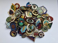 VINTAGE AND COLLECTABLE BOWLING CURLING ENAMEL AND OTHER BADGES