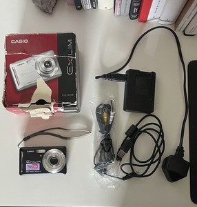 Casio Exilim EX-Z19 9.1MP Digital Camera Black Bundle