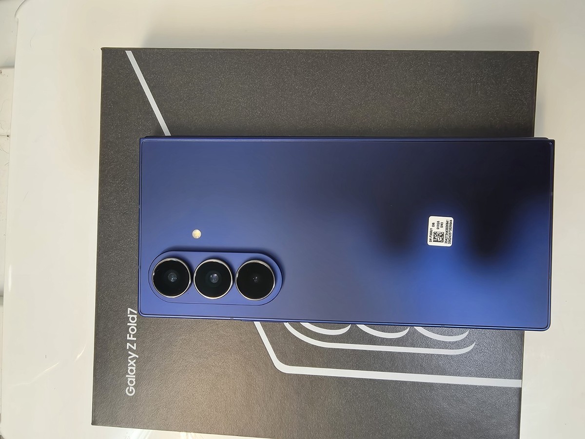 【未開封品】Galaxy Z Fold7 Blue Shadow 512GB Amazon.com: Samsung Galaxy Z Fold7 Cell Phone, 512GB AI