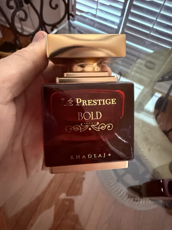 Lote Colonia Hombre. Lataffa, Afnan, Khadlaj, rojo nitro Foto 2 de 4