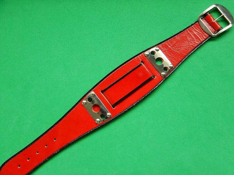 Bracelet de force cuir avec 4 sangles réglables et nombreux rivets