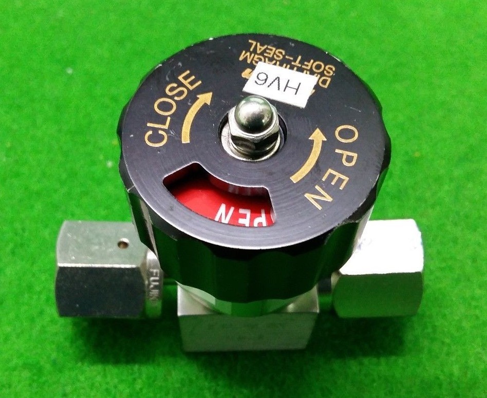 FUJIKIN FUND-71G-6.35-2 NO. 096060 VALVE,USED