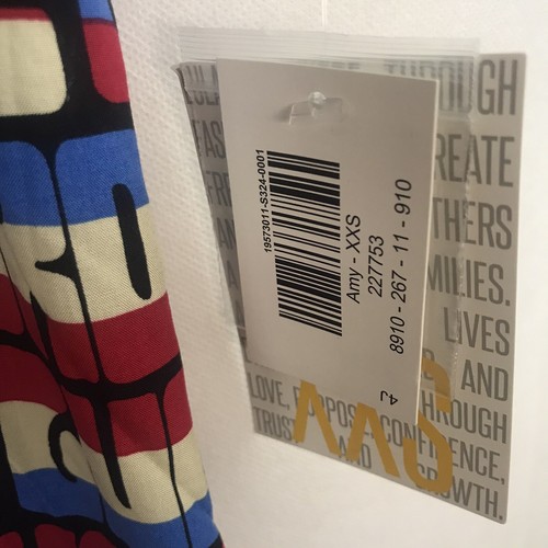 Camisa LulaRoe Amy Roja, Blanca, Azul “Lularoe” Recortada Patriótica Abotonada Talla 2XS - Imagen 4 de 6