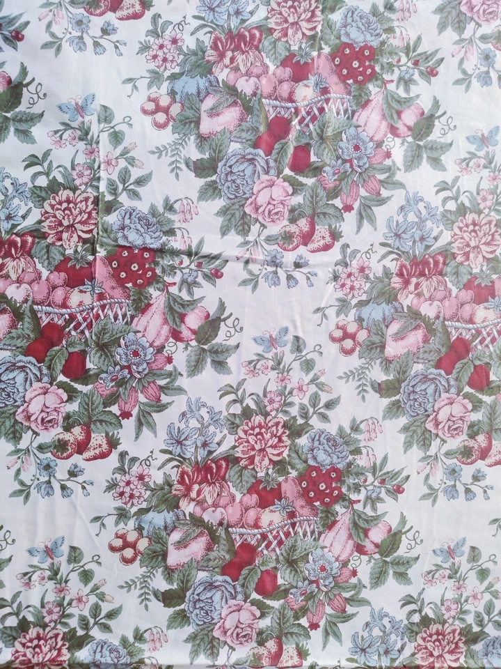 Vtg WAVERLY Glosheen Bonded Fabric Floral Chintz USA Flowers & Berries Fruit - Image 2 of 4