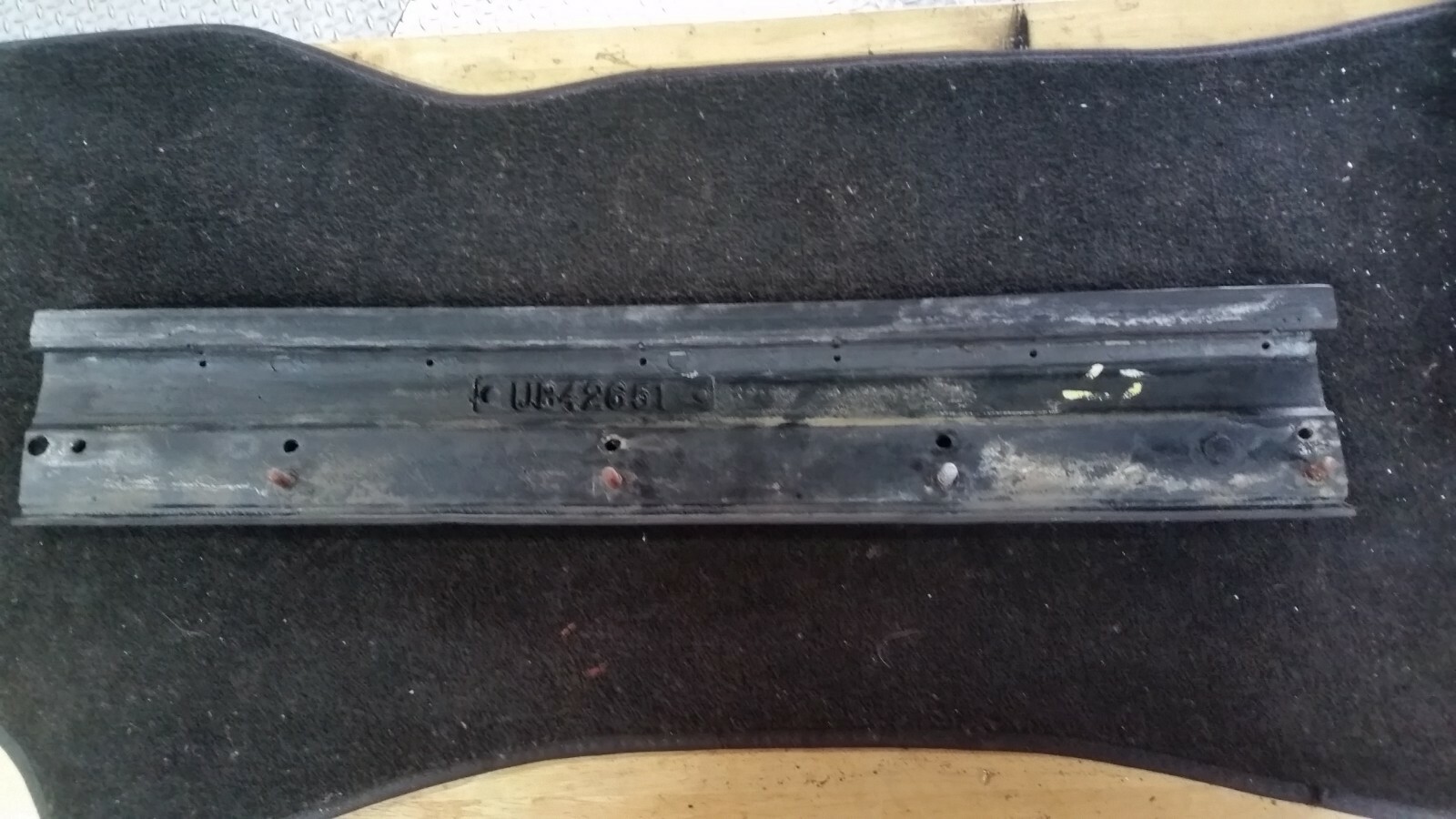 81-95 ROLLS ROYCE SILVER SPUR BENTLEY  front bumper impact strip left UB42651