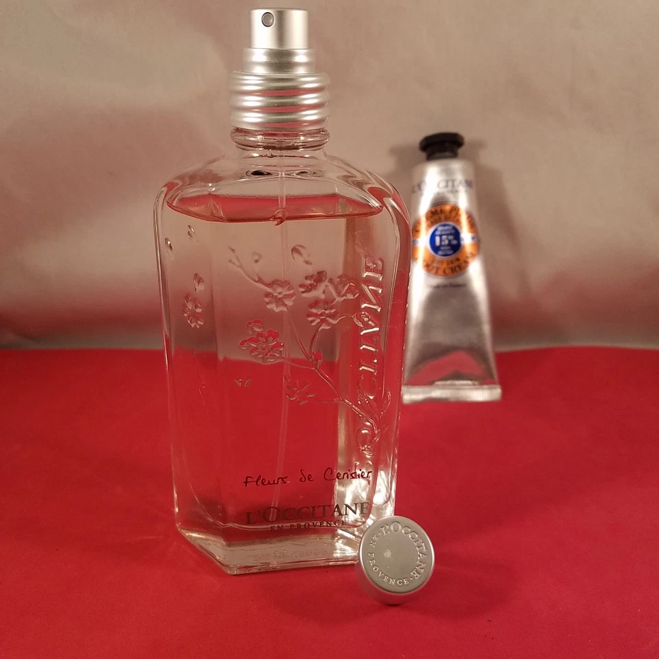 Novo L' OCCITANE Fleurs De Cerisier 2,5 oz Eau De Toilette Spr. + 1 oz Foot Cr. - Imagem 3 de 4