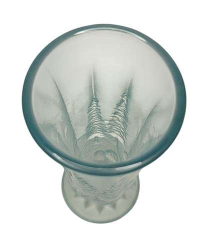 Pressed Glass Bud Vase - Tree Design Sky Blue Glass Bud *Rare Find* 7.25” Tall - Foto 2 di 3