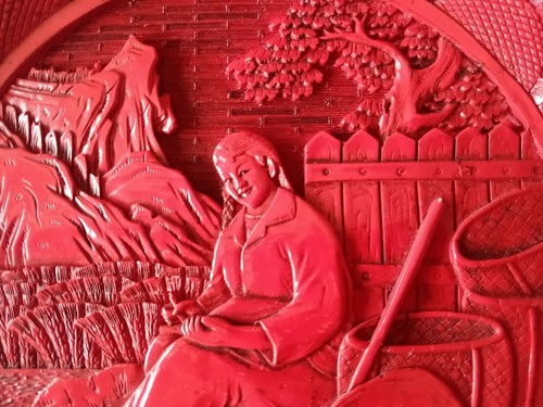 Piatto cinese laccato rosso intagliato con contadina Cina XX secolo - Foto 7 di 10