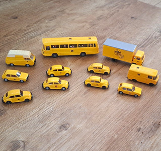 Post Modellfahrzeuge Konvolut gelb/grau: Bus LKW PKW Set 11 Teile