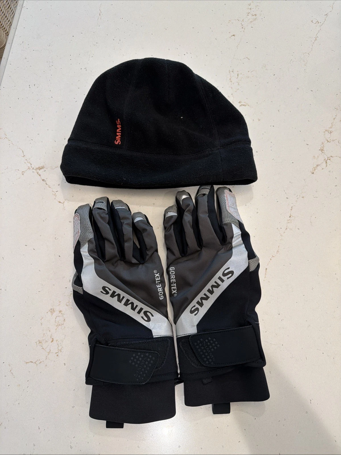 Lot 2 Fleece Black Hat And Simms Goretex G4 Gloves Dark Gunmetal Size M Fishing
Opens in a new windo