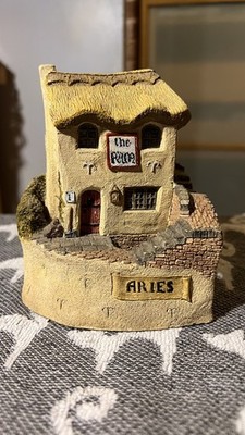 Widder Stein Landhaus Figur John Robbins Wales Haus Sternzeichen handgefertigt  