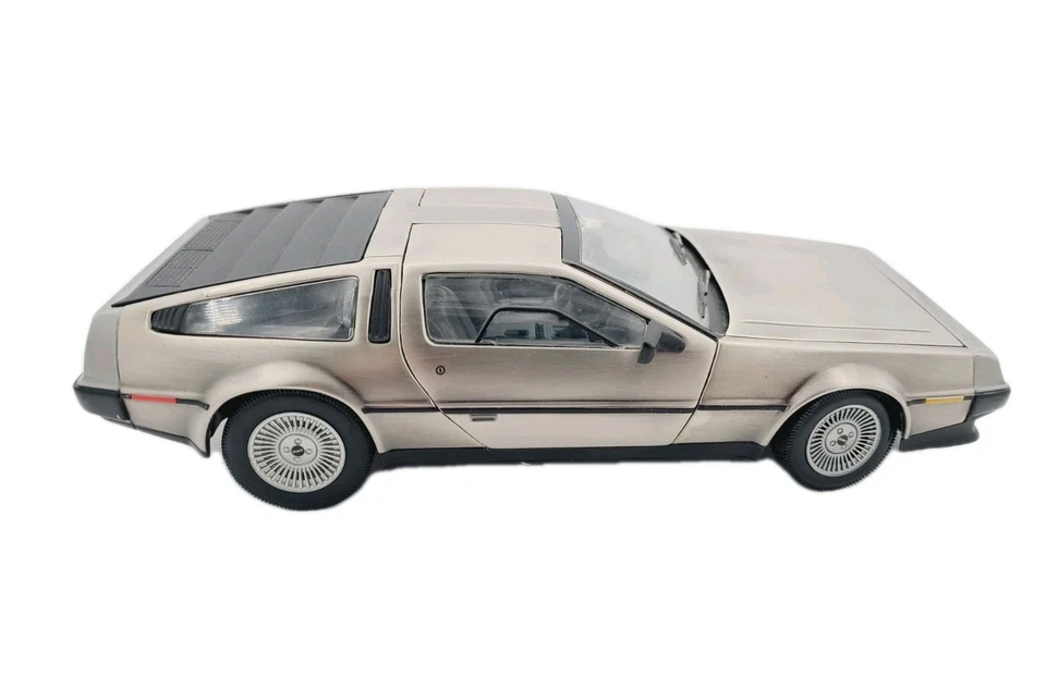 Sun Star 1/18 1981 DeLorean LK (DMC-12) 压铸模型无盒缺少左镜 — 第 3/4 张图片