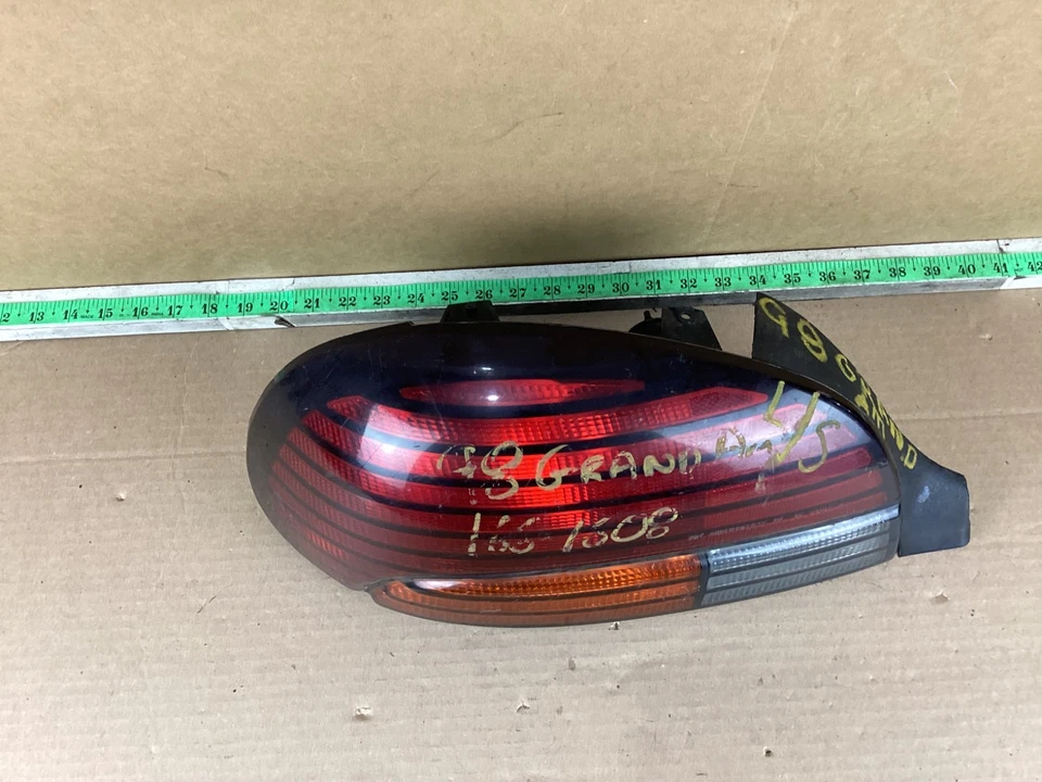 Luz trasera izquierda para conductor Pontiac Grand Am 1992-1998 16522027A Foto 2 de 4