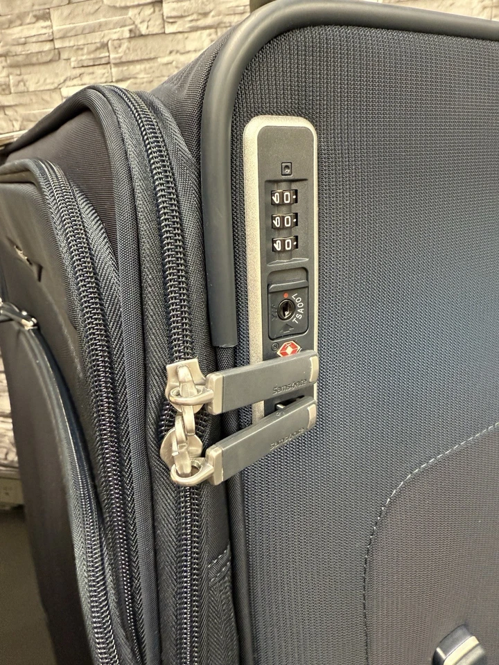 Samsonite Silhouette 18 32.5 ”Check-in Expandable Softside Spinner Deep Navy - Image 4 of 4