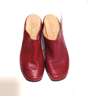 Womens Clarks Shoues Burgandy Leather Size EU 37  US  7 Clogs  Mules Slep on 