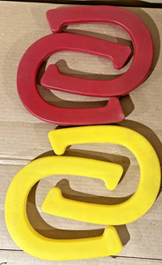 Plastic Horeshoes 2 Pair 2OZ. Each 7"x6"