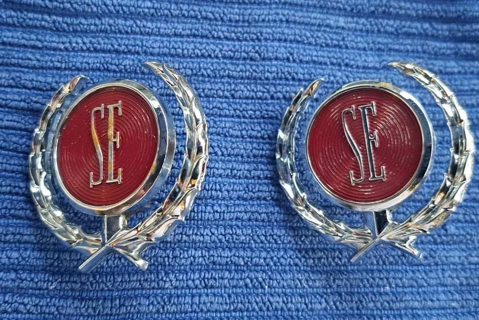 MOPAR 1980-88 DODGE DIPLOMÁTICO FABRICANTE DE EQUIPOS ORIGINALES CONJUNTO DE EMBLEMAS DE TECHO #4319752 Foto 4 de 4