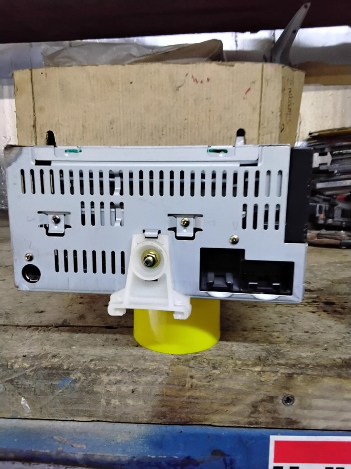 2004-2005 FORD RANGER AM/FM SINGLE CD PLAYER RADIO p/n# 18C869-AE fits ...