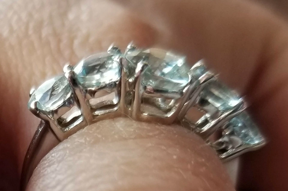 Anillo de piedras preciosas naturales aguamarina de oro blanco de 2,32 quilates para mujer - talla 6 Foto 3 de 4