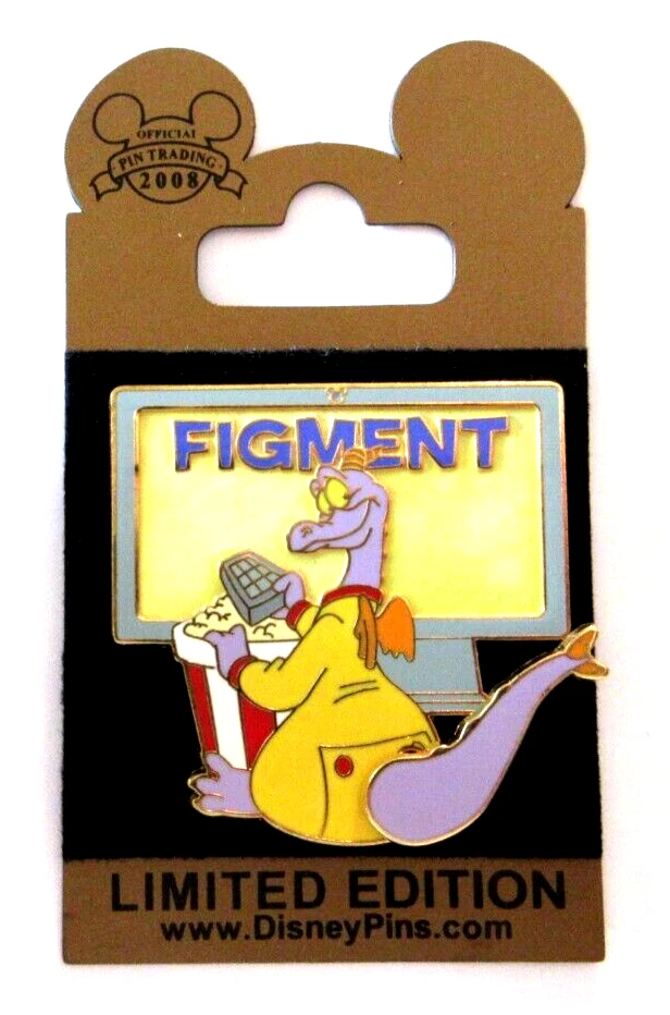 ЗНАЧОК ЗОЛОТОЙ КАРТЫ WDW 2008 — ФИГУРКА С ПУЛЬТОМ ДИСТАНЦИОННОГО УПРАВЛЕНИЯ ТЕЛЕВИЗОРОМ и ПОПКОРНОМ — LE 1500 — PP64787 - Изображение 2 из 3