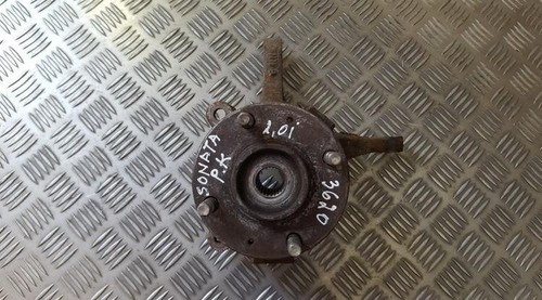 Hyundai Sonata 1996 Steering knuckle - front left side used, Genui #368851-21