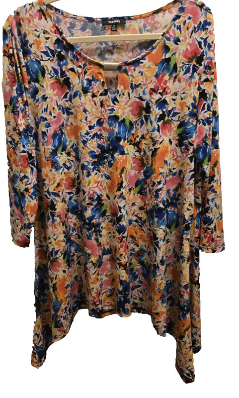 Premise XL Geometric Print Key Hole front 3/4 sleeve Shark Bite Hem Tunic Top