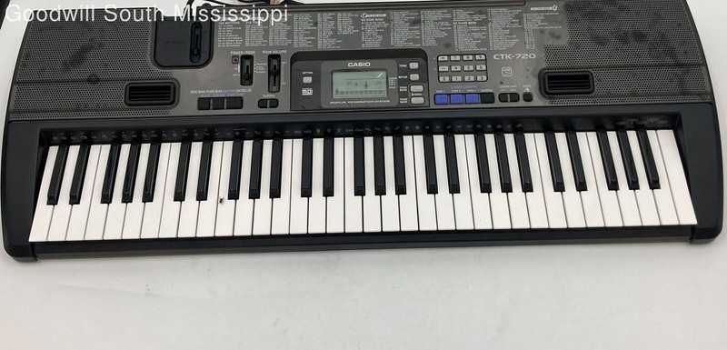 Casio CTK-720 Electronic Keyboard w/ Mic- NOT tested