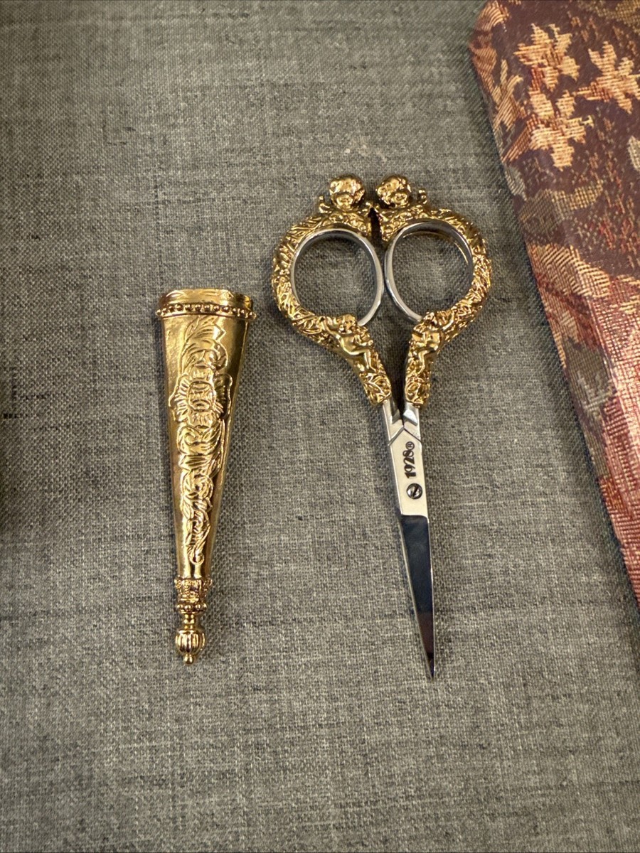 Vintage 1928 Jewelry Gold Tone Floral Ornate Small Scissors