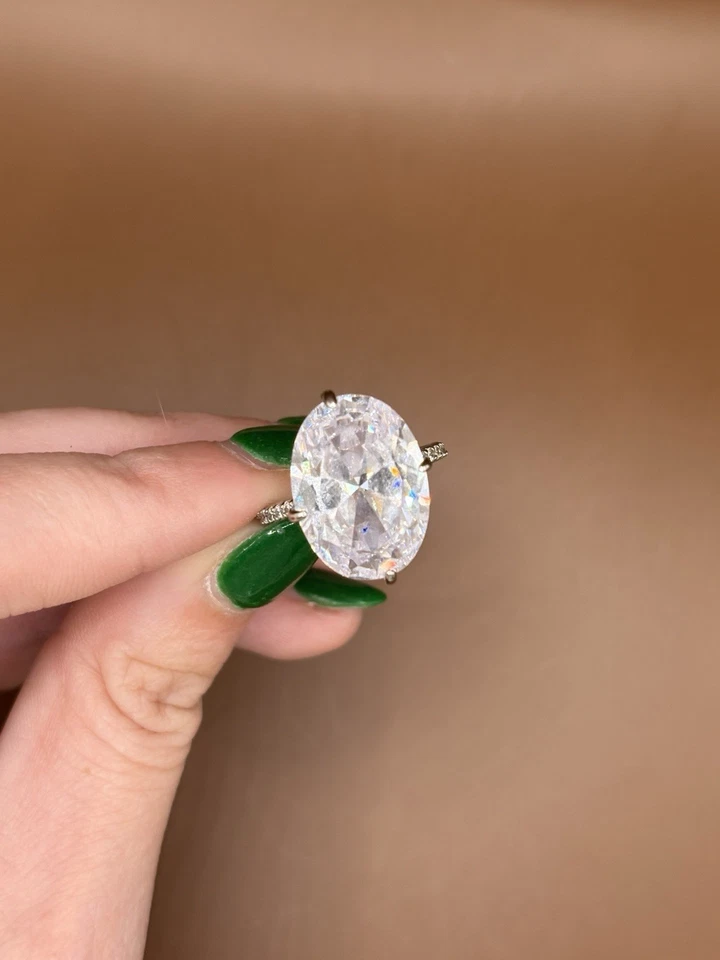 Enorme anillo de cóctel ovalado circonita cúbica - tono plata - talla 8 - anillo llamativo Foto 2 de 4