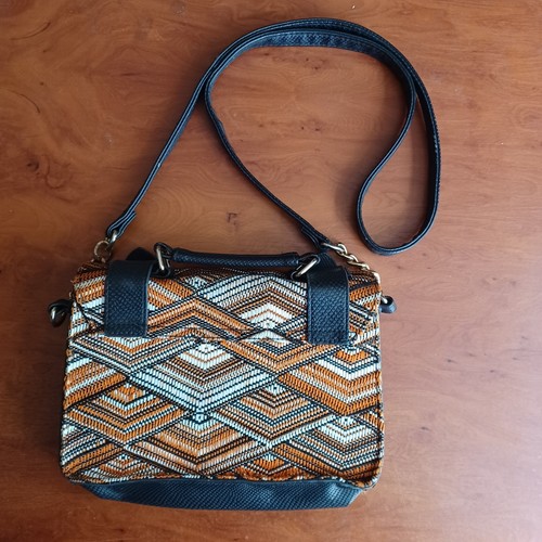River Island Shoulder Bag - Unusual Woven Finish & Golden Chain/leather Fittings - Picture 4 of 8