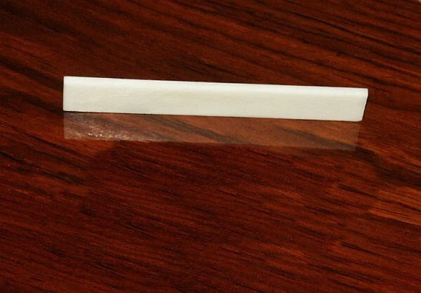 GUITAR PARTS DEPOT Knochen Steg, Stegeinlage, Rohling mit Überlänge 100 x 12 x 3 mm, bone blank