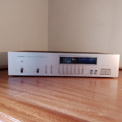 Vintage Silver Pioneer Synthesized TX-710L Stereo Tuner