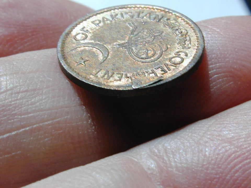 PAKISTAN ERROR COIN 1951 1 PIE WITH EXTRA METAL SHARD AT 10AM SEE CLOSEUP UNIQUE - Image 4 of 4