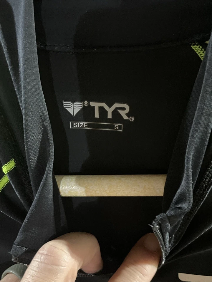 Jersey de ciclismo de carbono TYR negro y verde pequeño Foto 4 de 4